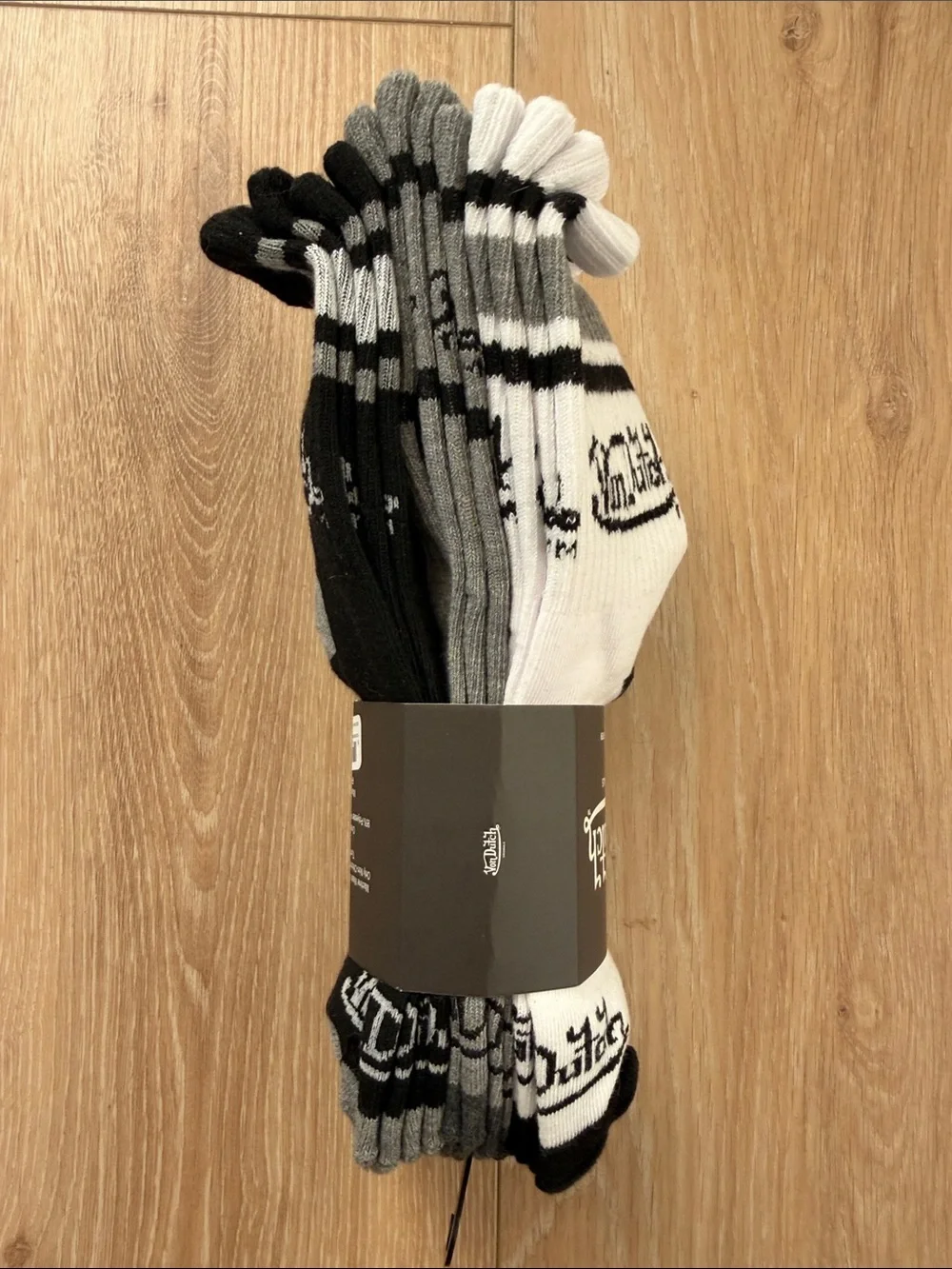 Von Dutch 6-pack of White, Black & Gray Logo Crew Socks